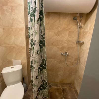 Vermietung einer geräumigen 3-Zimmer-Wohnung, Zentrum von Varna, Bulgarien